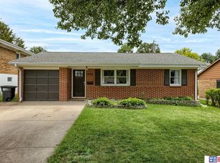 7405 Schuyler Dr, Omaha, NE 68114