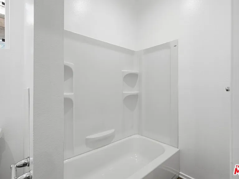 171 E 35th St #173-1/2 — Photo 12