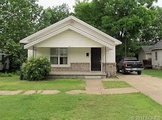 403 S 7th St, Henryetta, OK 74437