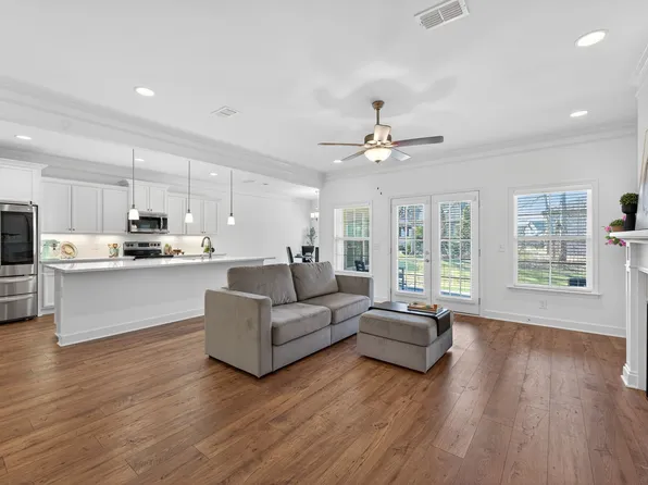 2408 Stonecenter Ln, Murfreesboro, TN 37128