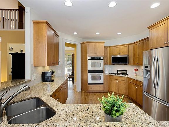 5th image of 88 Ravencroft Dr