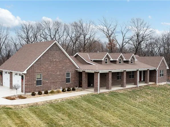10128 Nelson Ln, Kansas City, KS 66109