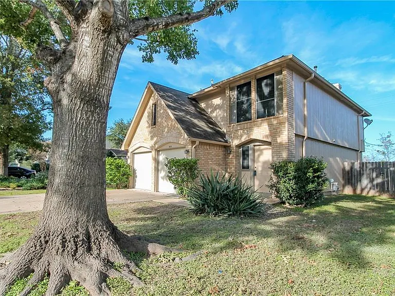 900 Sweetwater River Dr — Photo 1