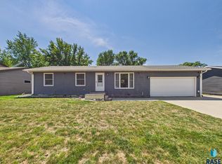 209 W 7th St, Hartford, SD 57033
