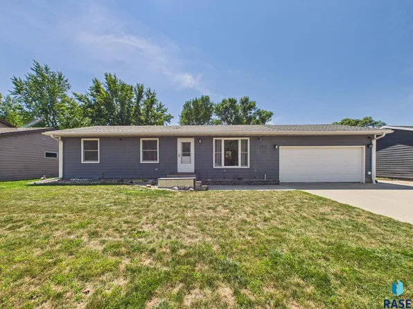 209 W 7th St, Hartford, SD 57033