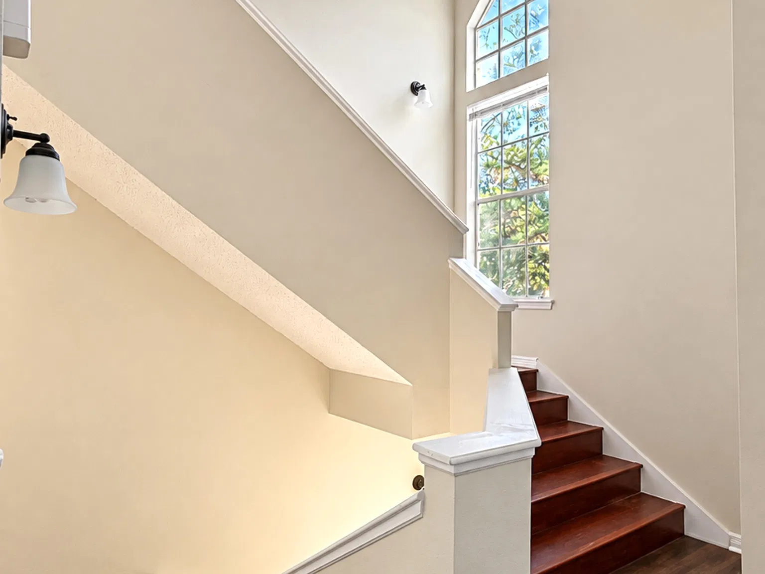 Stylish 2BR/2BA MetroWest Condo with Loft, Fireplace & Pool | Near Orlando Attractions! — Photo 3