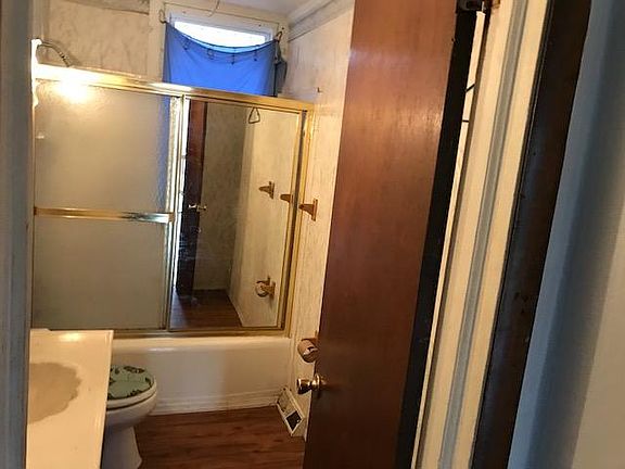 5th image of 3627 Sharon Ave