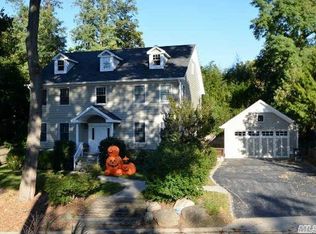 1 Johnson St, Glenwood Landing, NY 11547