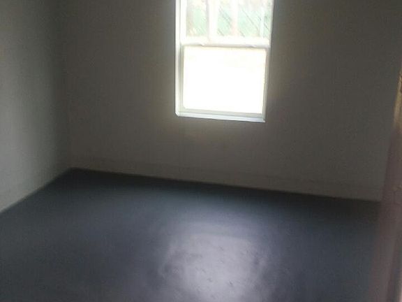 4th image of 719 Crescent Dr #A