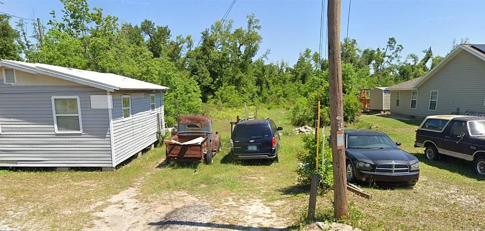 2nd image of E 7th St #1/2