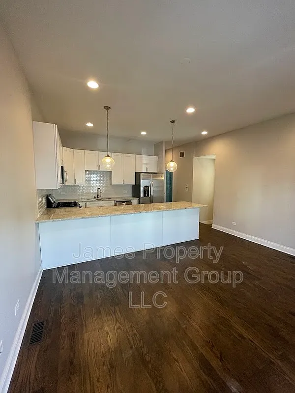 3 bed, 2.0 bath, 1250 sqft, $3,200 — Photo 4