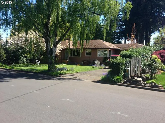 207 SW 6th Ave photo 1