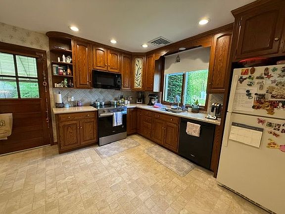 4th image of 20 Gainsboro Ln