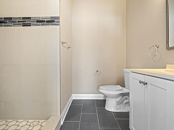 3rd image of 607 N Central Ave #1