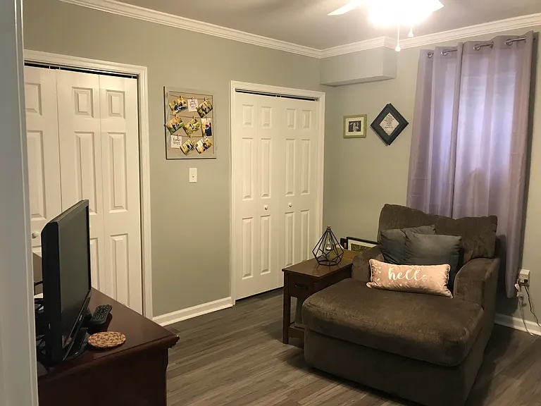 Hillview Dr — Photo 8