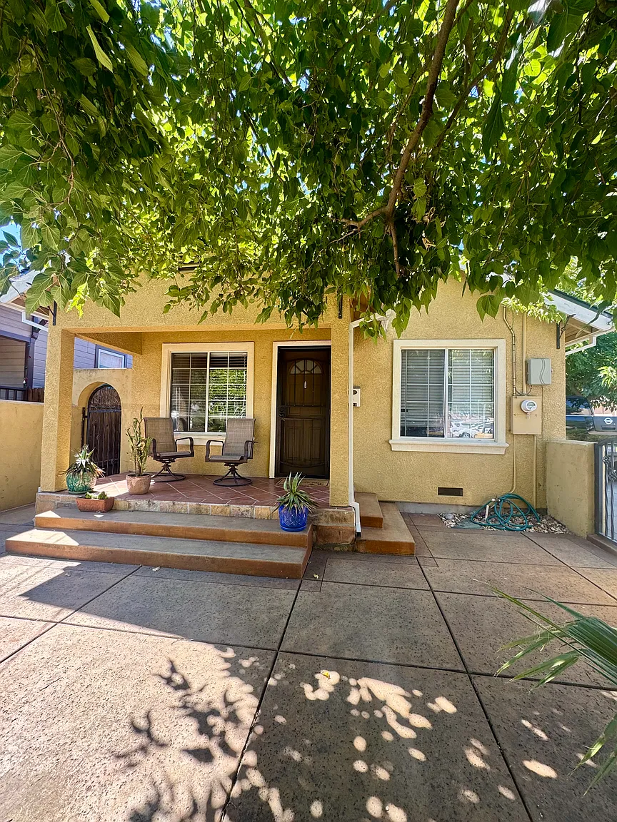 4580 9th Ave photo 1