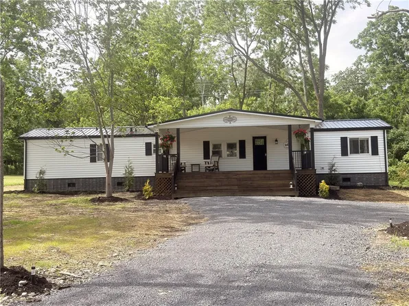 20 Maclaren Dr, Dundee, NY 14837