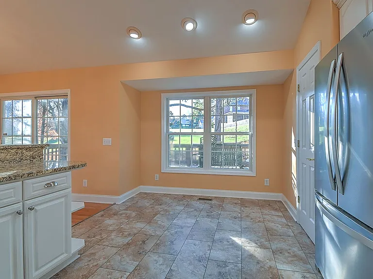 168 Old Mill Ct — Photo 6