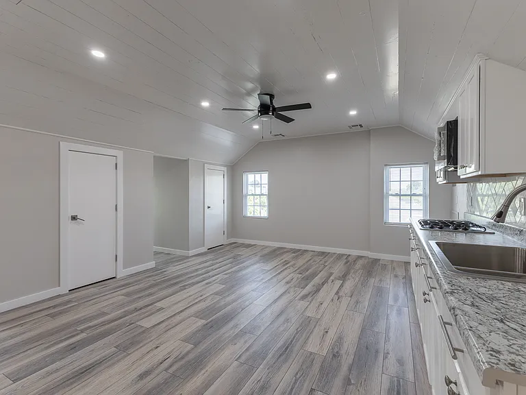 2547 SW 23rd St #UPPER — Photo 33