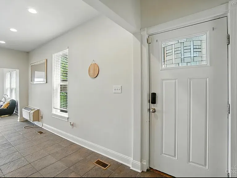 918 Mount Hope Ave — Photo 13