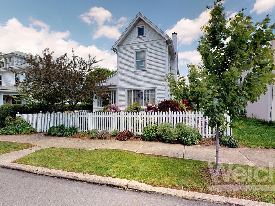 1st image of 471 Curtin St S
