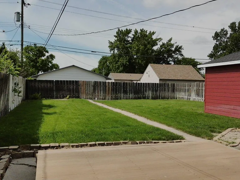 1920 W 1st St — Photo 12