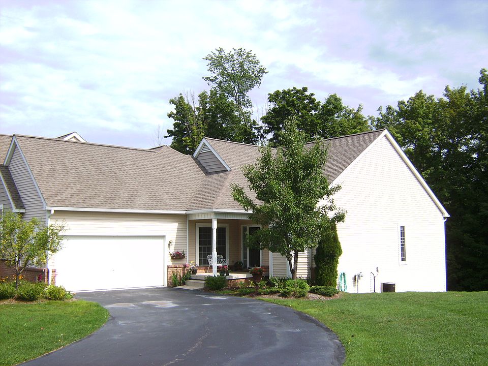 1st image of 96 Fox Hollow Dr