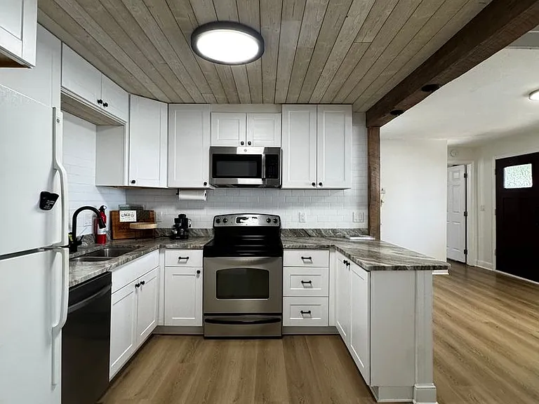 3008 Hillview St — Photo 3