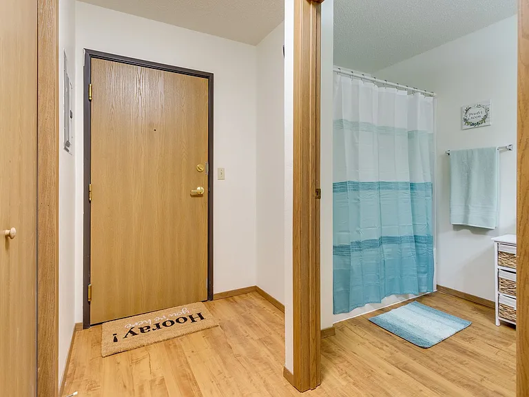 Dakota E & W Apartments — Photo 10
