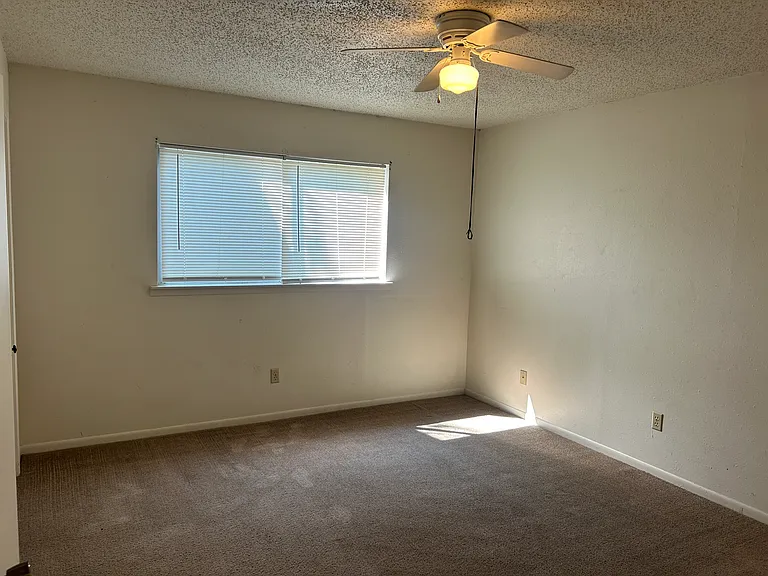202 Oak Trail Dr #B — Photo 6
