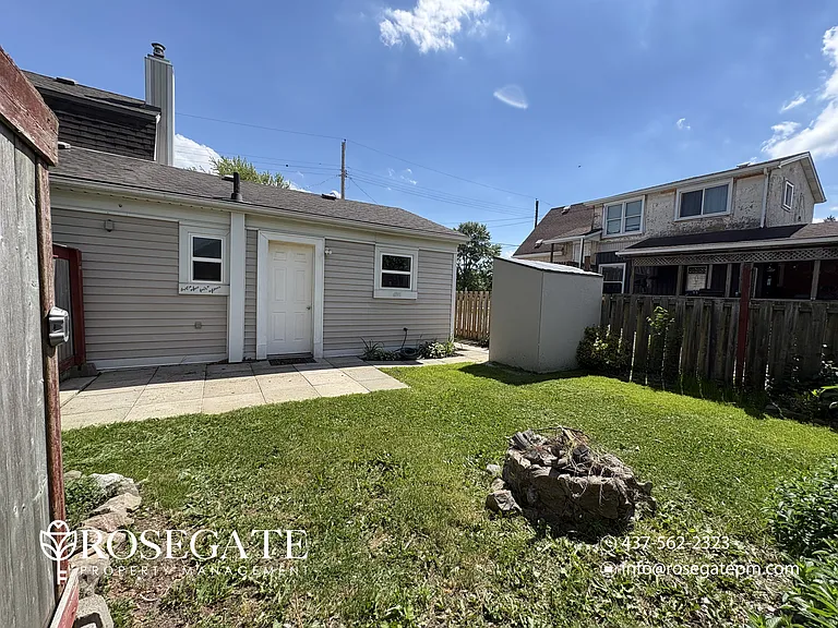 824 Welland St — Photo 10