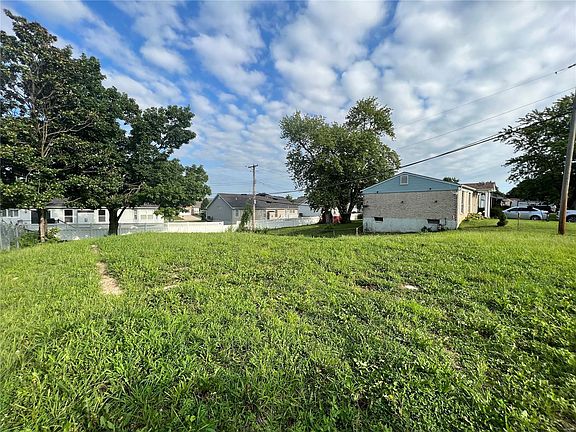 3rd image of 2113 Golfway Dr
