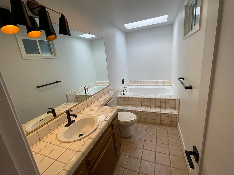 spa tub, center bath