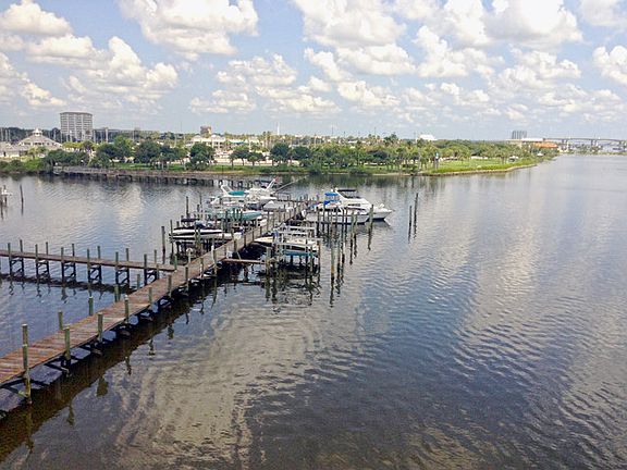 4th image of 631 Marina Point Dr