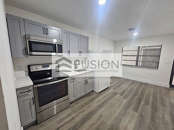 3rd image of 1730 Acapulco Dr APT 3B