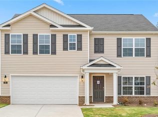 517 Wheelcrest Ct, Winston Salem, NC 27107