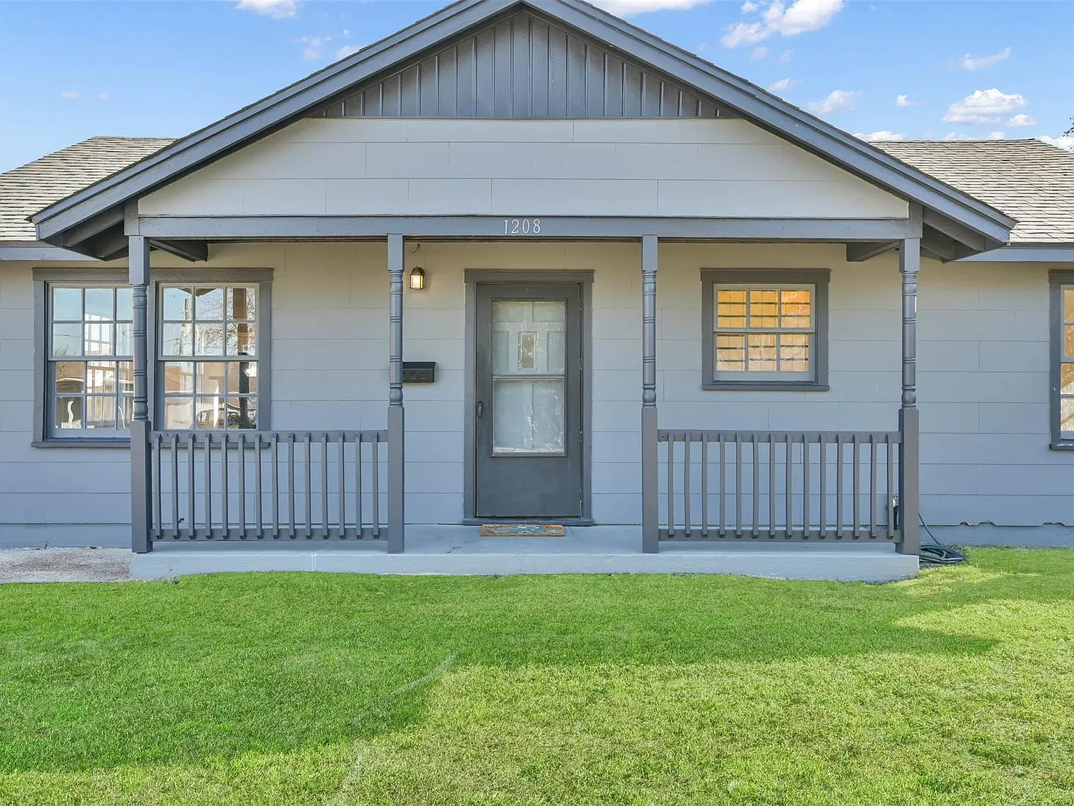 3 bed, 1.0 bath, 851 sqft, $1,550 — Photo 3