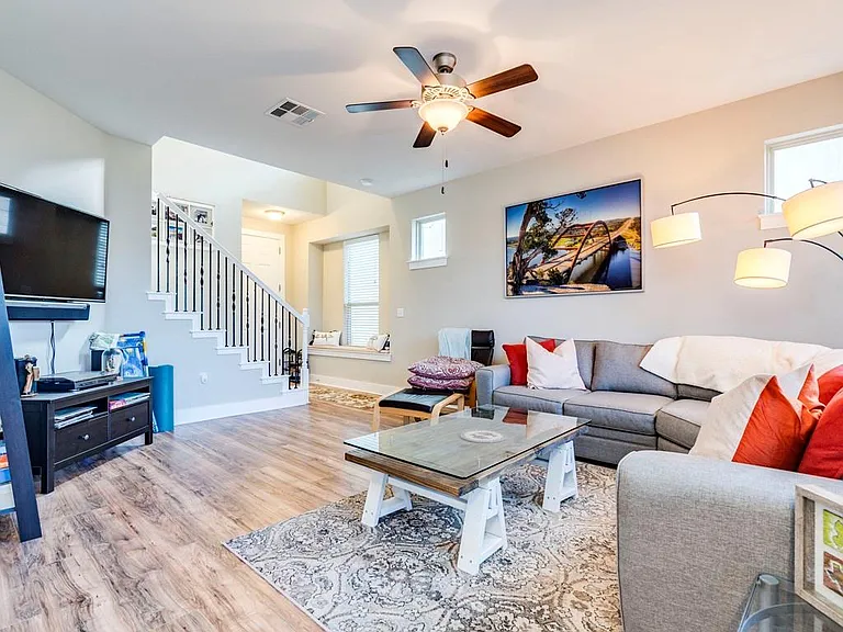 9500 Hunter Ln — Photo 4