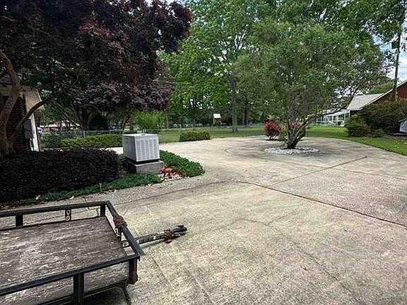 3rd image of 10550 McLaughlin Ln