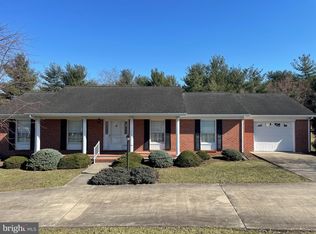 501 Sunrise Dr, Moorefield, WV 26836
