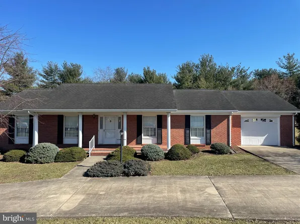 501 Sunrise Dr, Moorefield, WV 26836