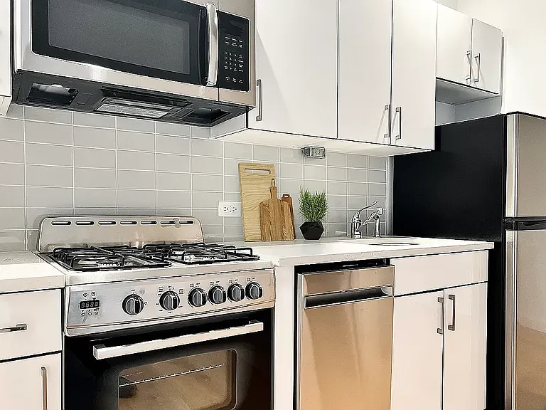 81-09 134th St #3D — Photo 3