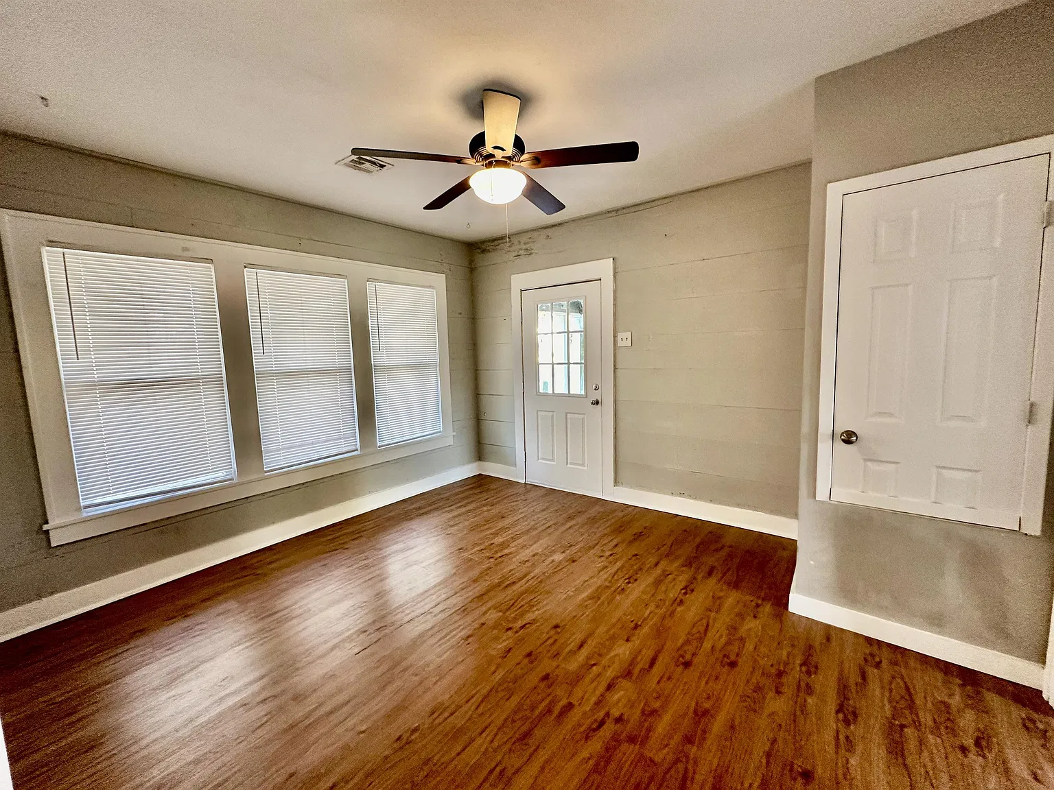 512 Herring Avenue - House — Photo 4