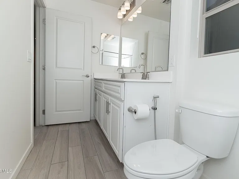 6018 W Hartford Ct — Photo 17