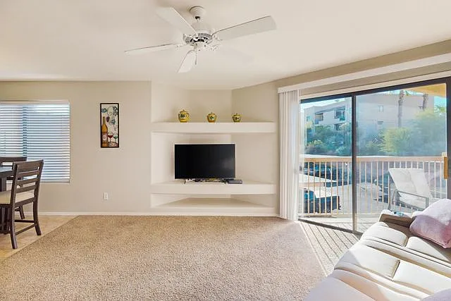 2 bed, 1085 sqft, $1,700 — Photo 4