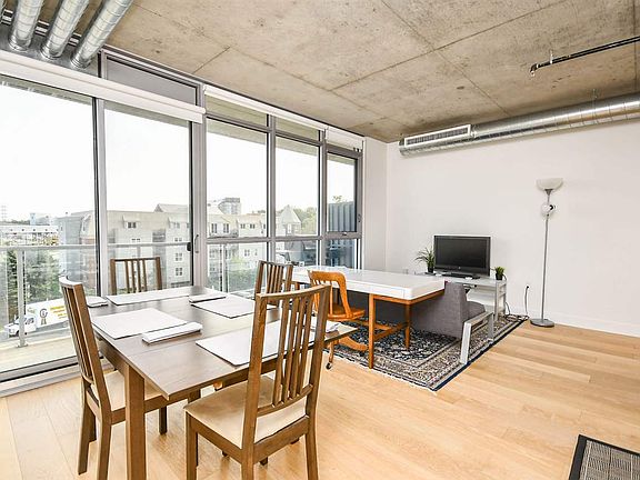 5th image of 1065 Barrington St #410