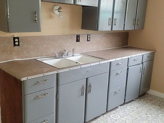 5th image of 501 W D St