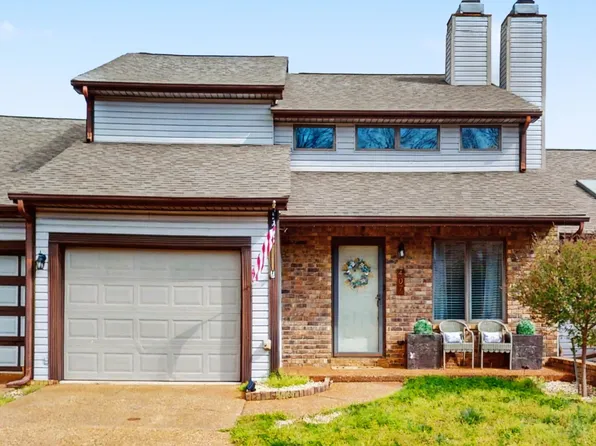 407 Country Club Ct, Clarksville, TN 37043