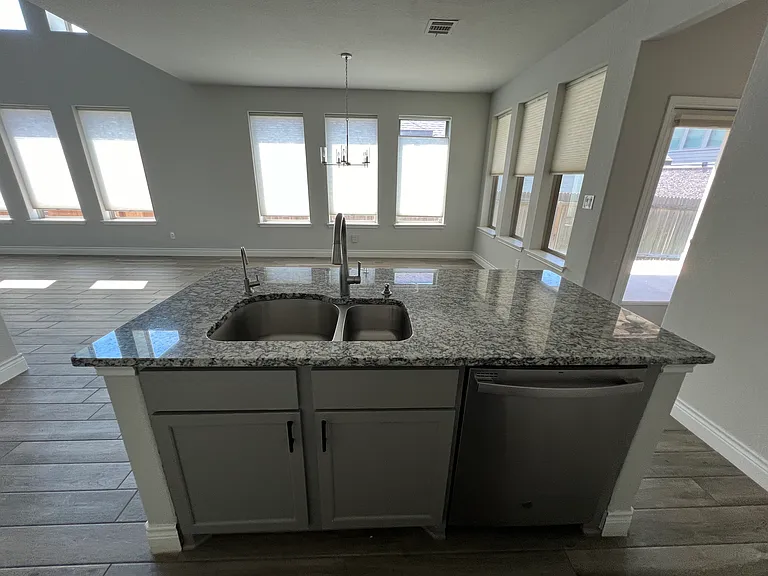 112 Freeman Loop — Photo 8