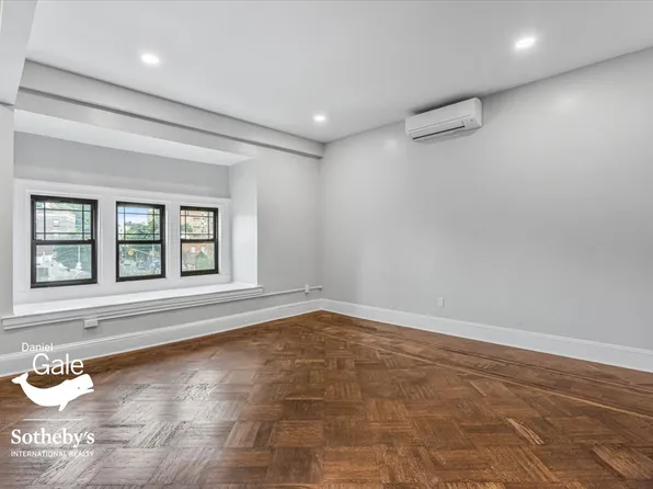 81-45 Lefferts Boulevard image 2 of 16